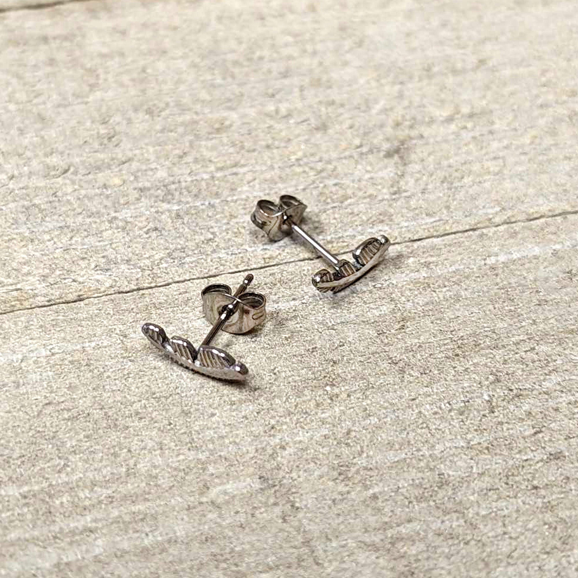 20 Gauge ASTM F-136 Implant Grade Titanium Fashion Feathers Stud Earrings