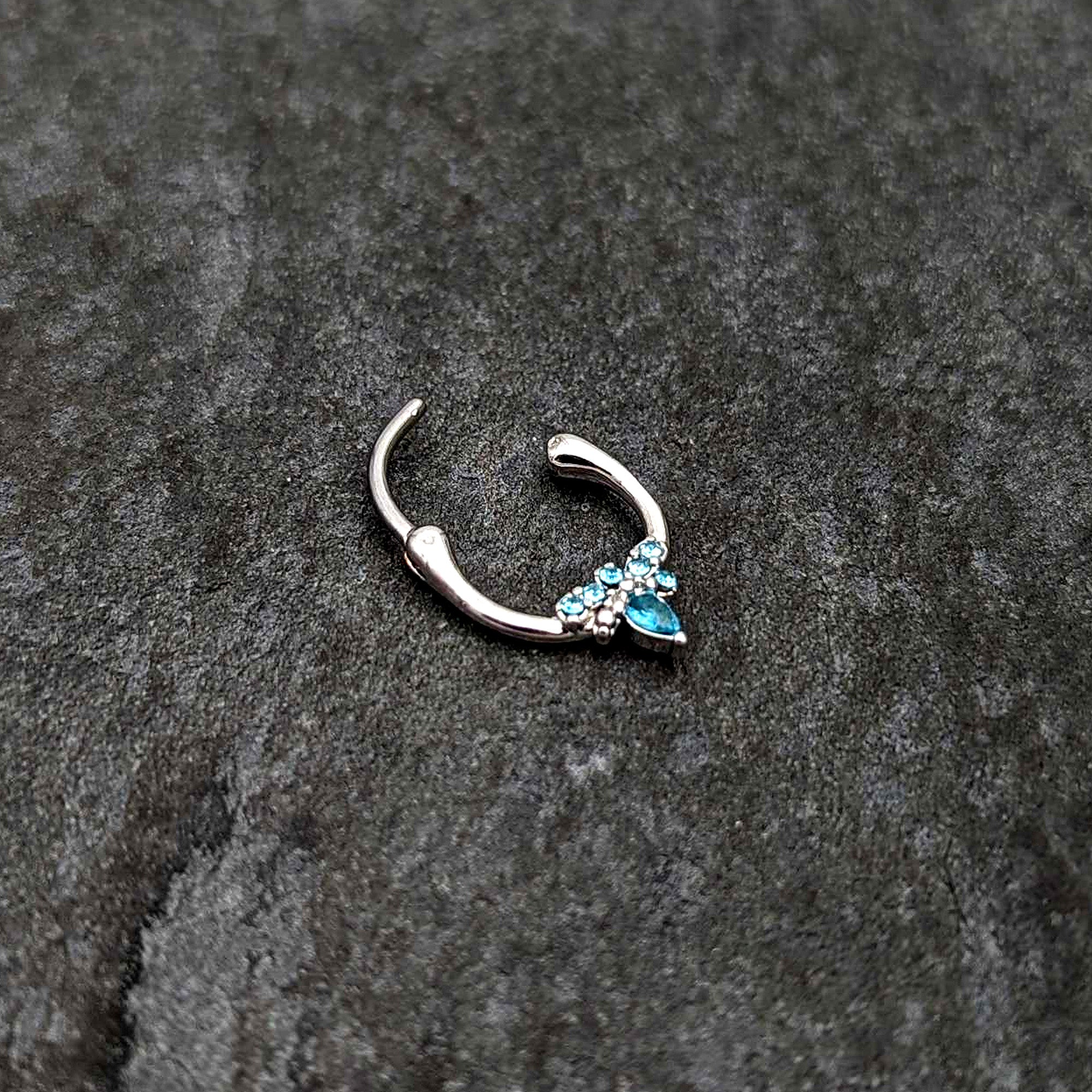 16 Gauge 5/16 Blue Gem Bee Glamour Cartilage Clicker