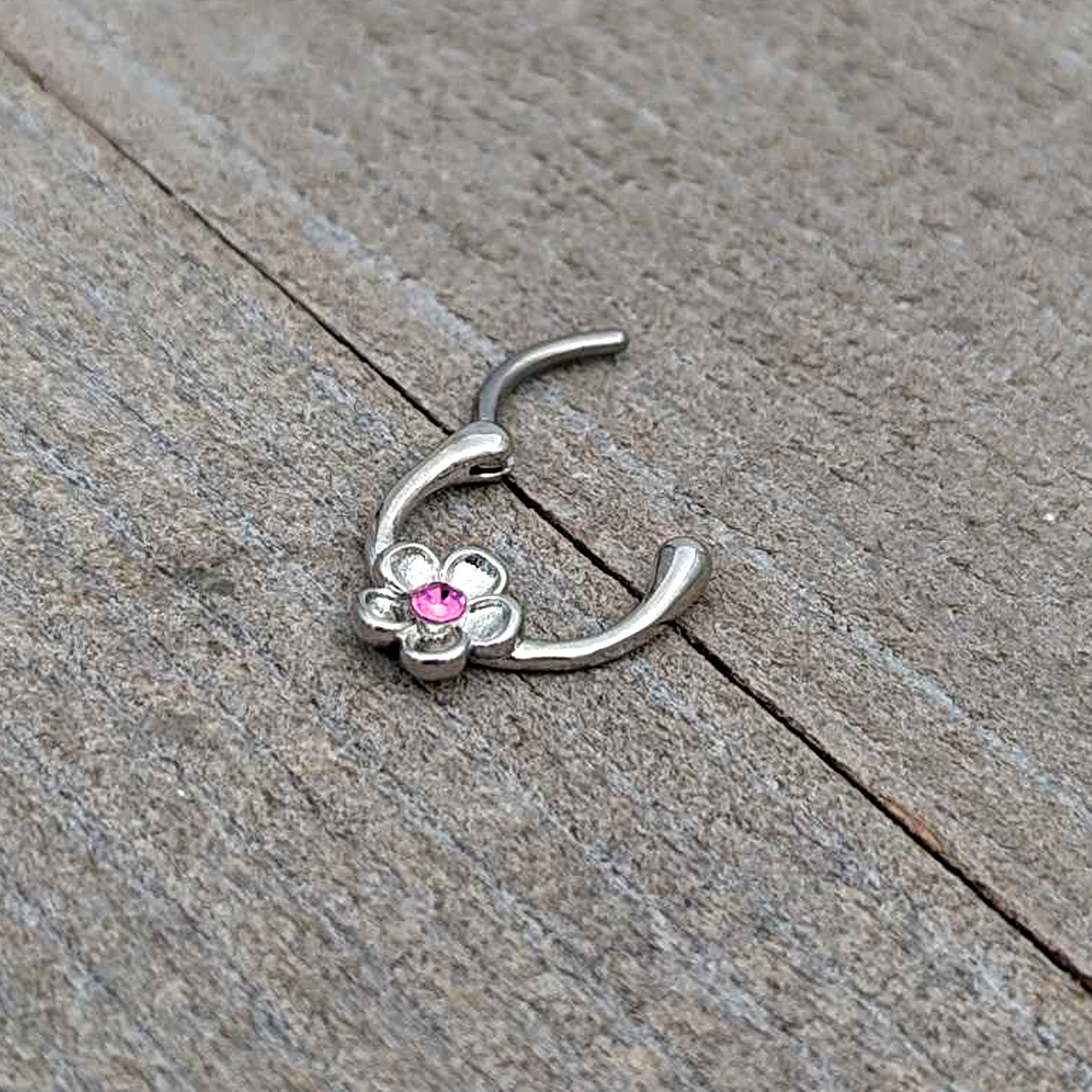 16 Gauge 5/16 Pink Gem Sweetheart Flower Cartilage Clicker