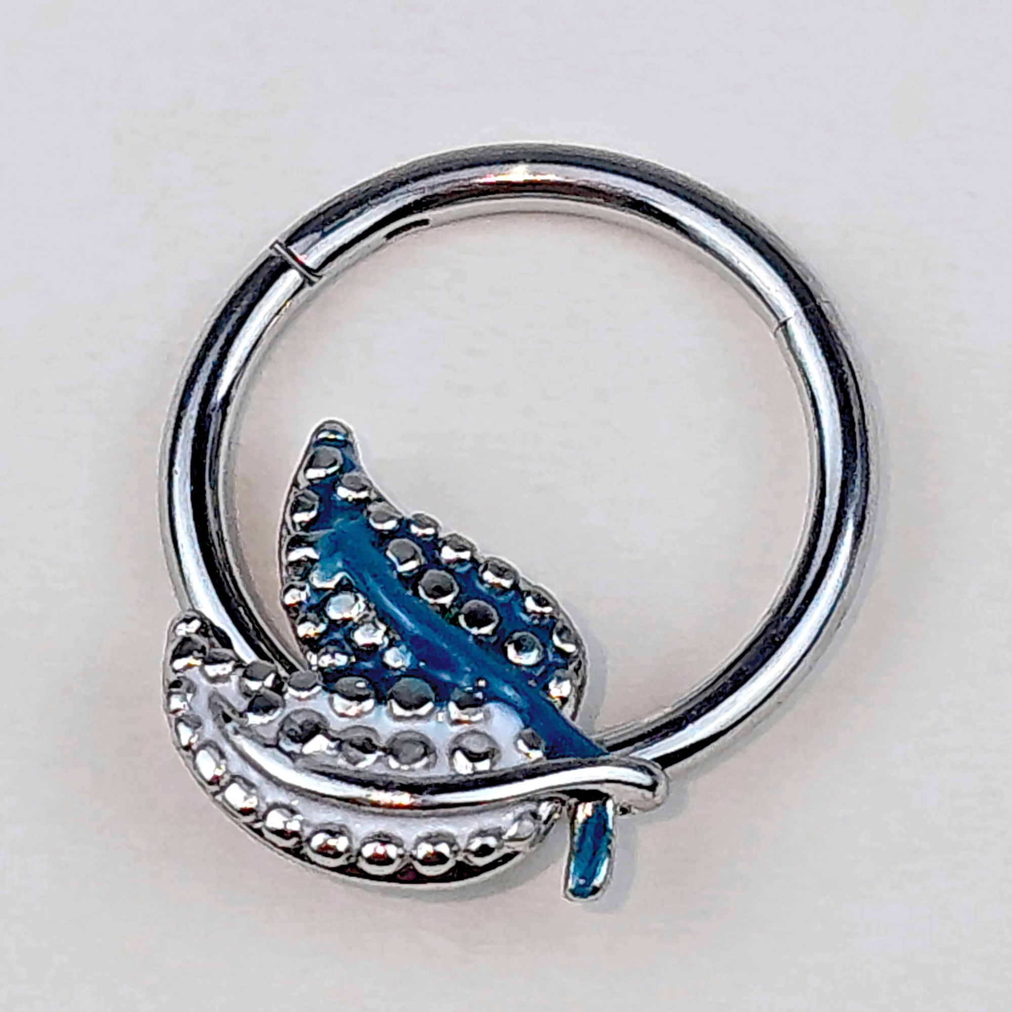 16 Gauge 3/8 Lovely Leaves Blue Hinged Segment Ring