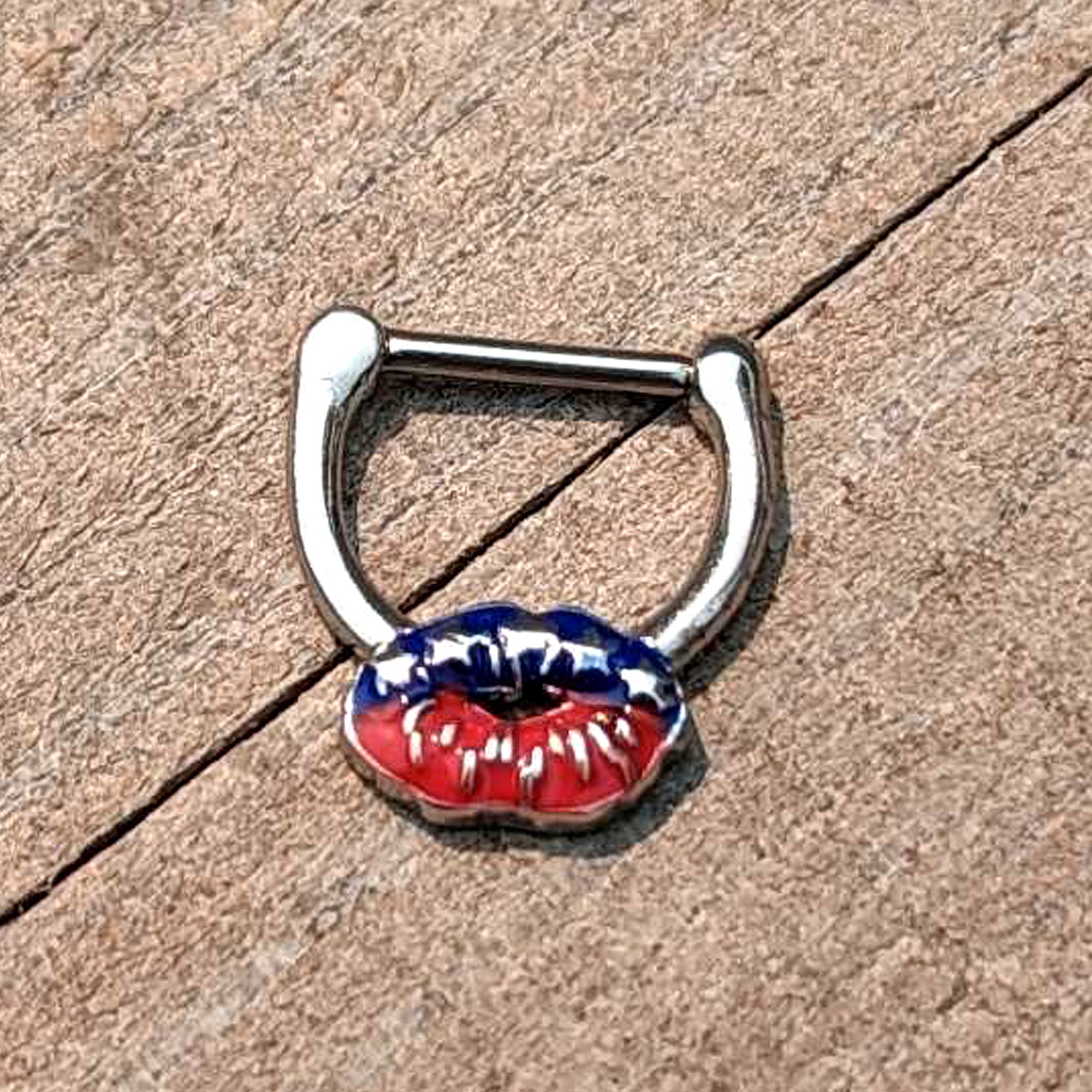 16 Gauge 5/16 Patriotic Kissy Lips Cartilage Clicker